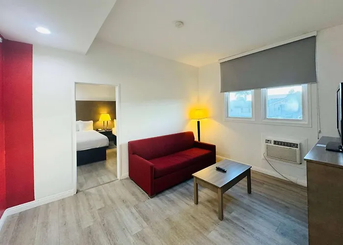 One-Bedroom Queen Suite