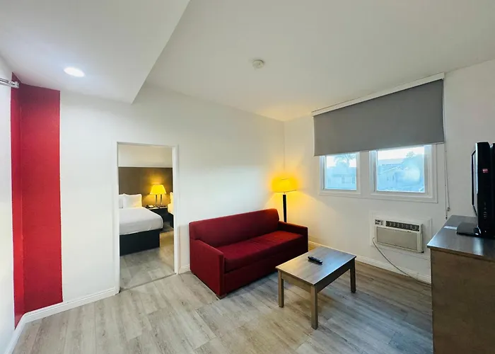 One-Bedroom Queen Suite